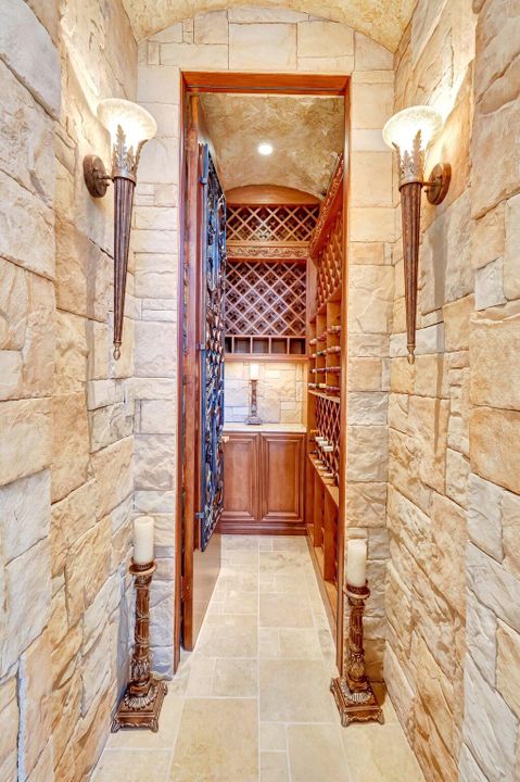 For Sale: $4,450,000 (5 beds, 6 baths, 7728 Square Feet)