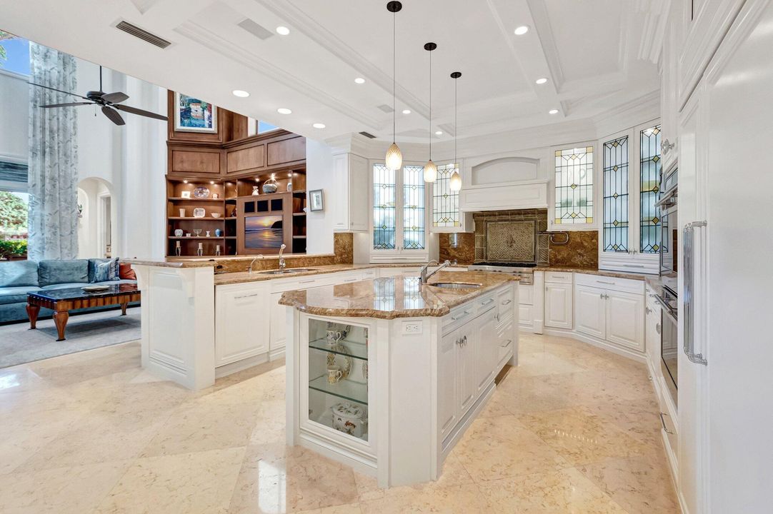 For Sale: $4,450,000 (5 beds, 6 baths, 7728 Square Feet)