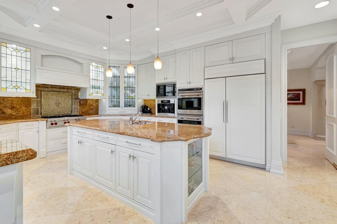 For Sale: $4,450,000 (5 beds, 6 baths, 7728 Square Feet)