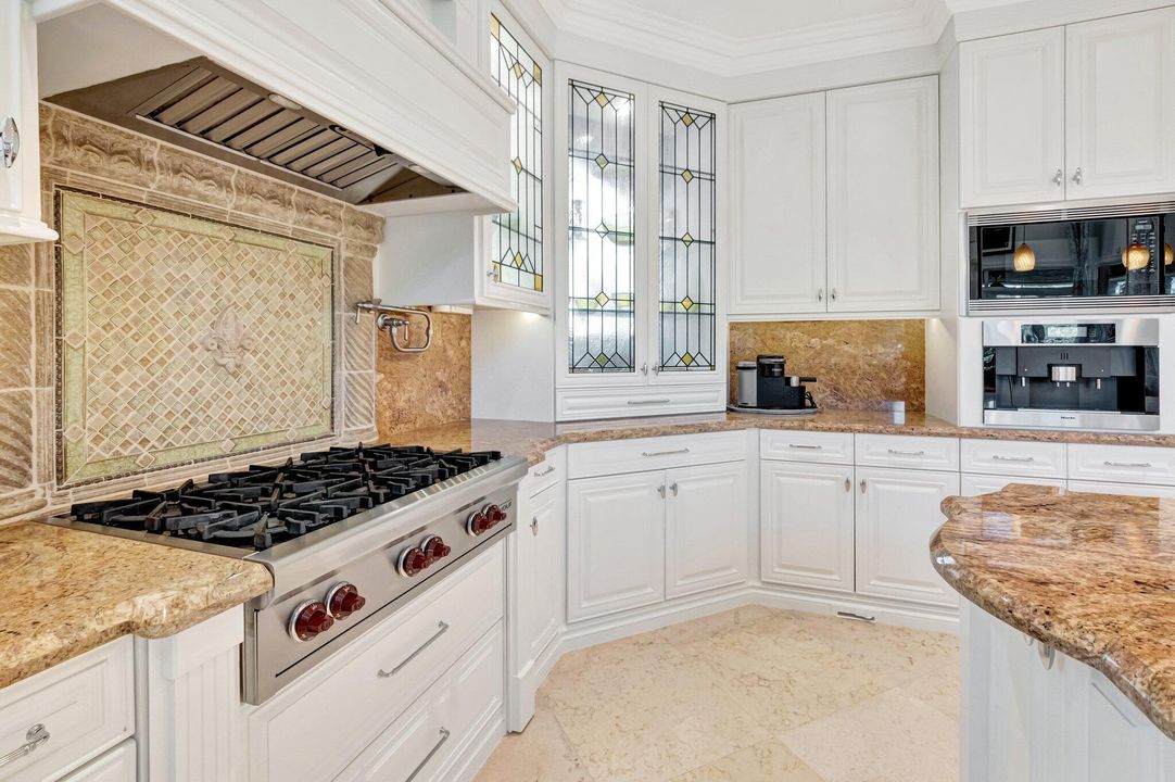 For Sale: $4,450,000 (5 beds, 6 baths, 7728 Square Feet)