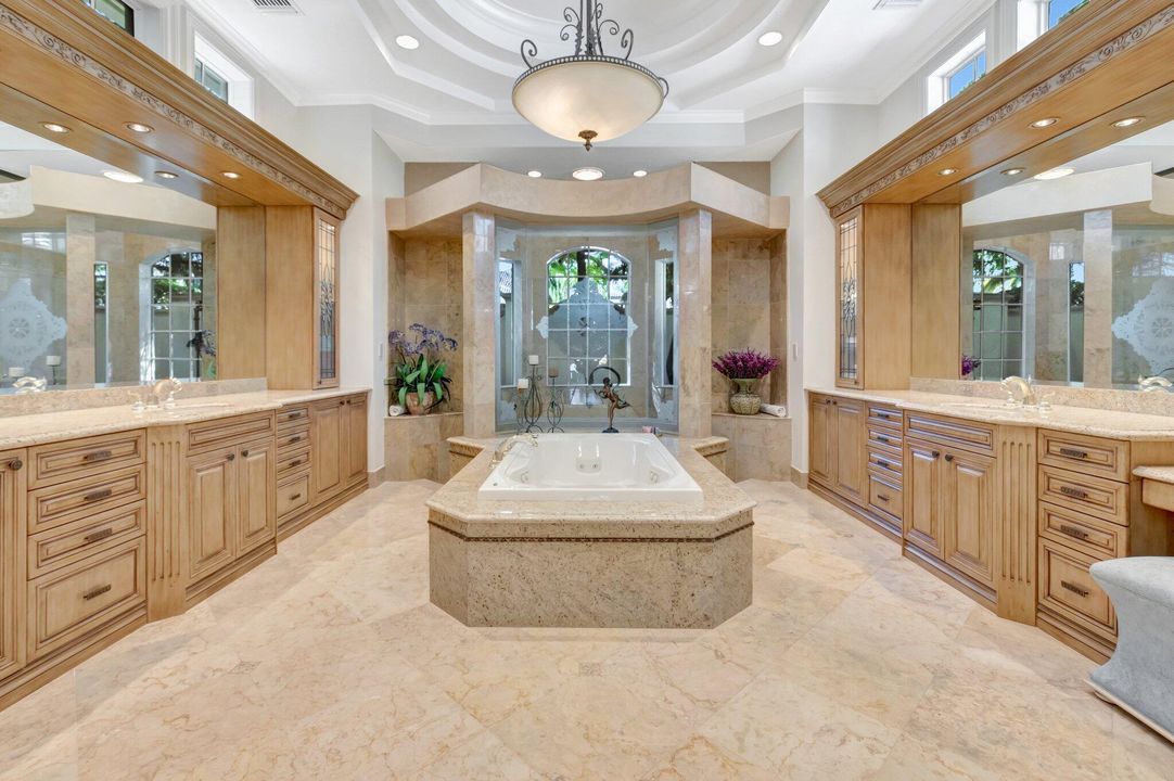 For Sale: $4,450,000 (5 beds, 6 baths, 7728 Square Feet)