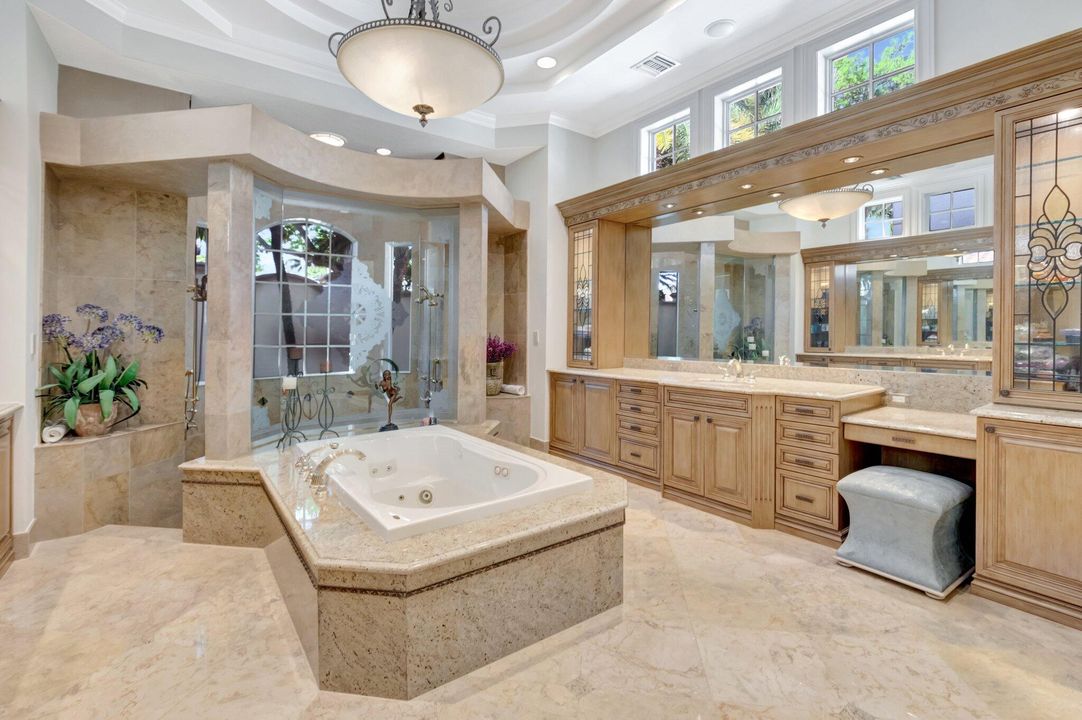 For Sale: $4,450,000 (5 beds, 6 baths, 7728 Square Feet)