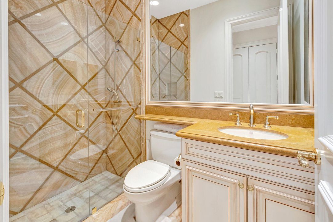 For Sale: $4,450,000 (5 beds, 6 baths, 7728 Square Feet)