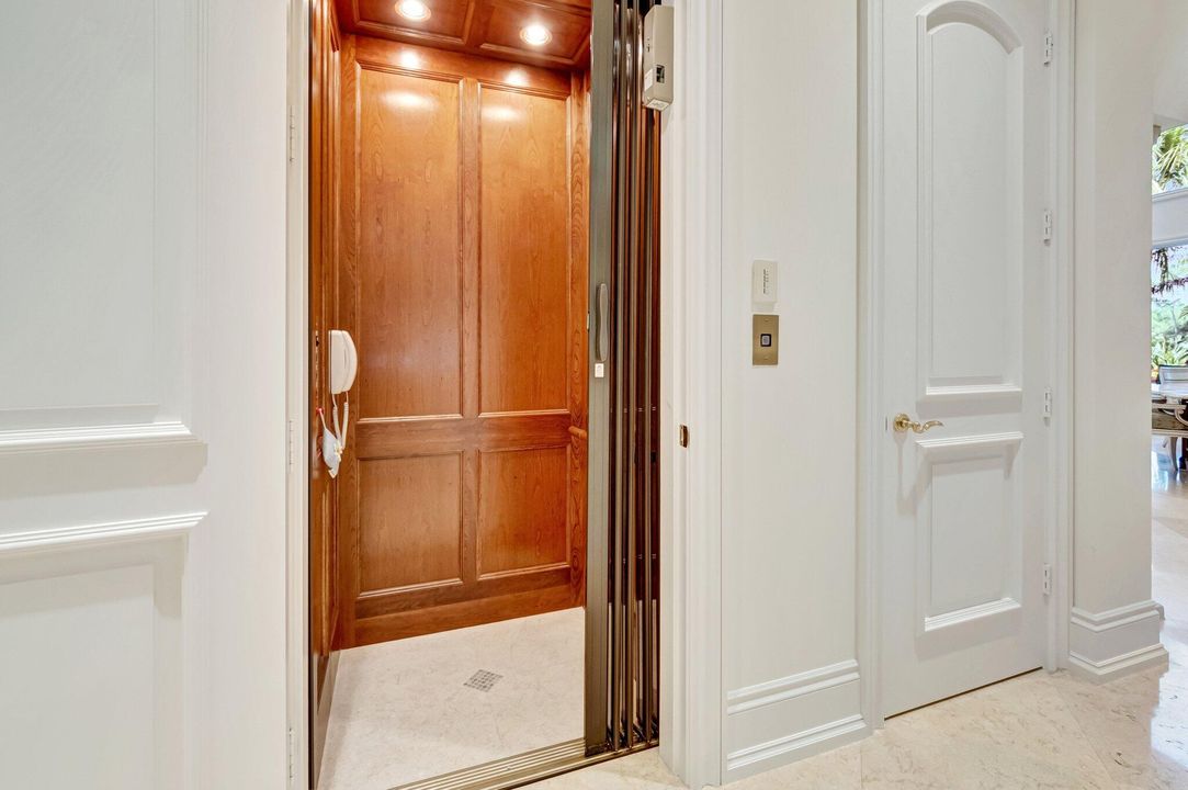 For Sale: $4,450,000 (5 beds, 6 baths, 7728 Square Feet)