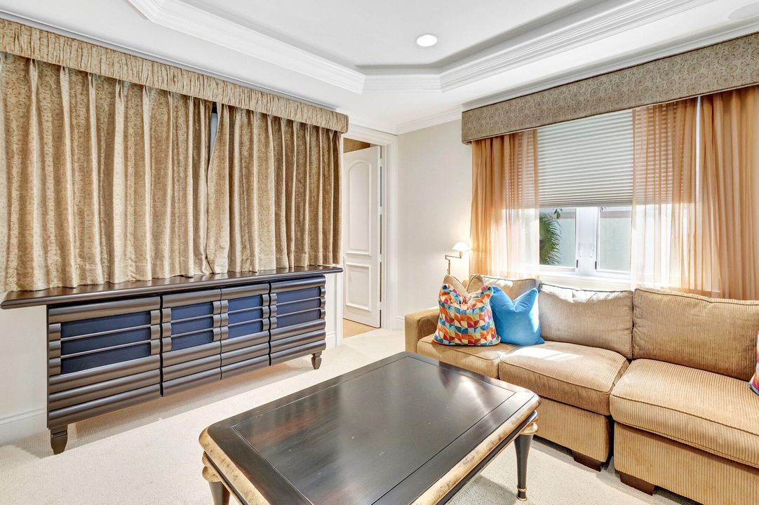 For Sale: $4,450,000 (5 beds, 6 baths, 7728 Square Feet)