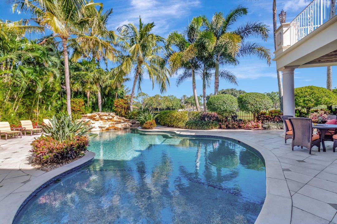 For Sale: $4,450,000 (5 beds, 6 baths, 7728 Square Feet)