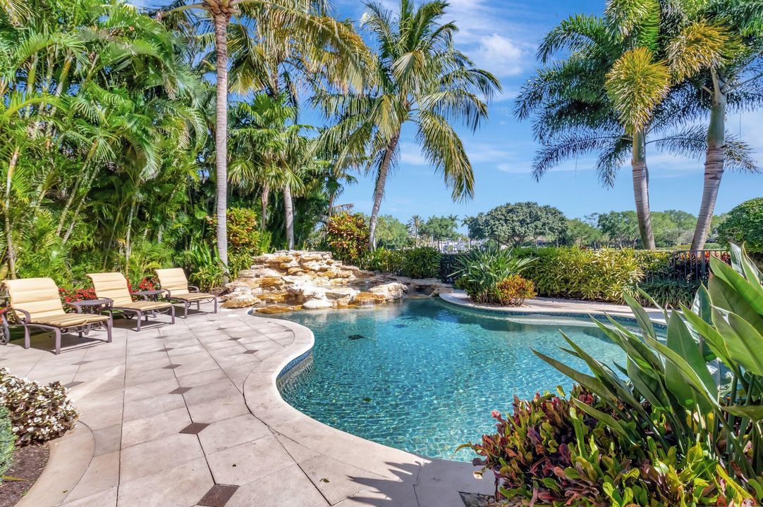 For Sale: $4,450,000 (5 beds, 6 baths, 7728 Square Feet)