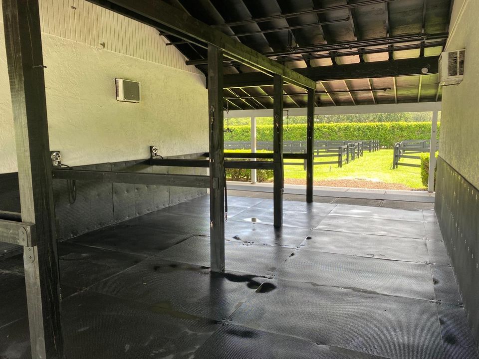 出租: $1,550 (2 贝兹, 1 浴室, 2500 平方英尺)