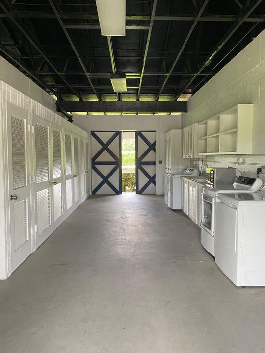 出租: $1,550 (2 贝兹, 1 浴室, 2500 平方英尺)