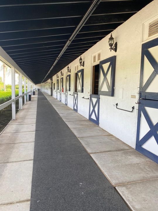 出租: $1,550 (2 贝兹, 1 浴室, 2500 平方英尺)