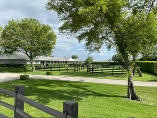 出租: $1,550 (2 贝兹, 1 浴室, 2500 平方英尺)