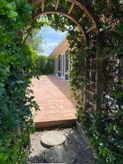 出租: $1,550 (2 贝兹, 1 浴室, 2500 平方英尺)