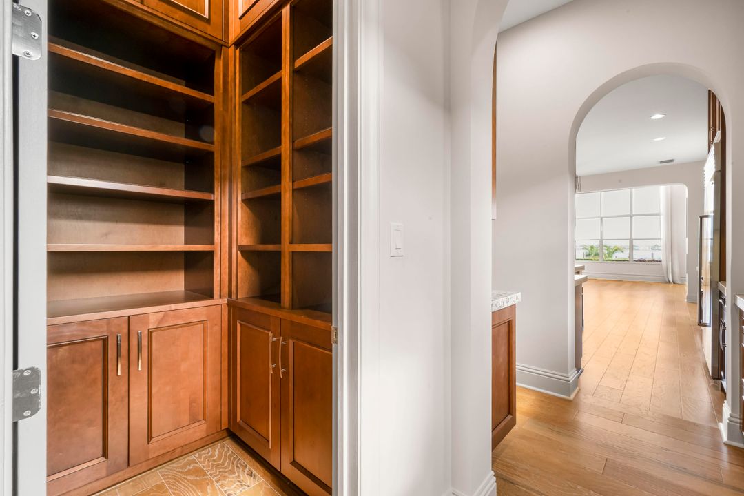 For Sale: $4,450,000 (5 beds, 7 baths, 5958 Square Feet)