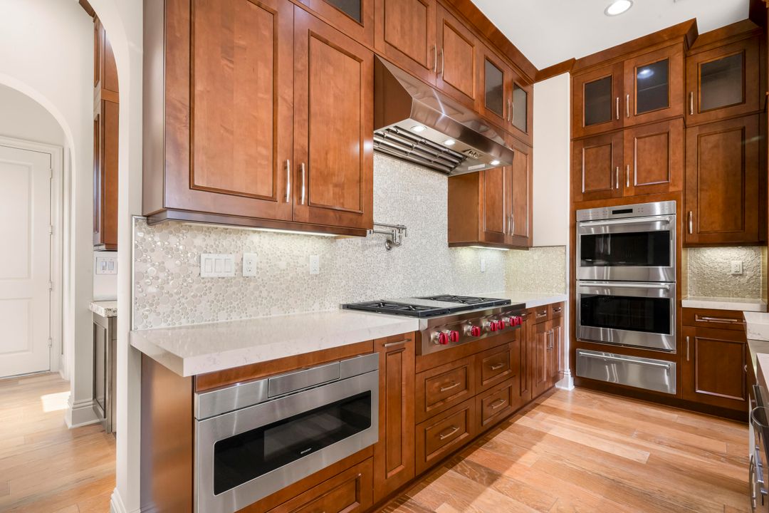 For Sale: $4,450,000 (5 beds, 7 baths, 5958 Square Feet)