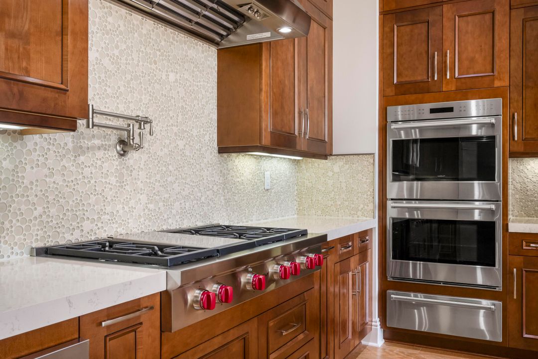 For Sale: $4,450,000 (5 beds, 7 baths, 5958 Square Feet)