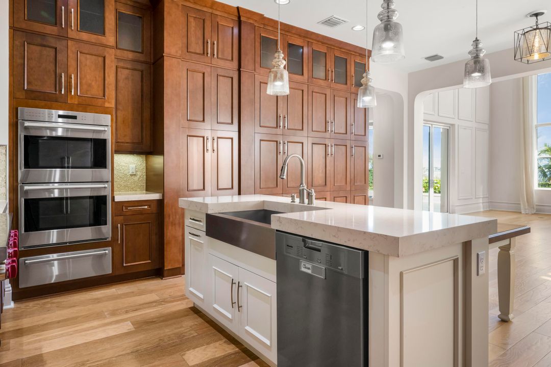 For Sale: $4,450,000 (5 beds, 7 baths, 5958 Square Feet)