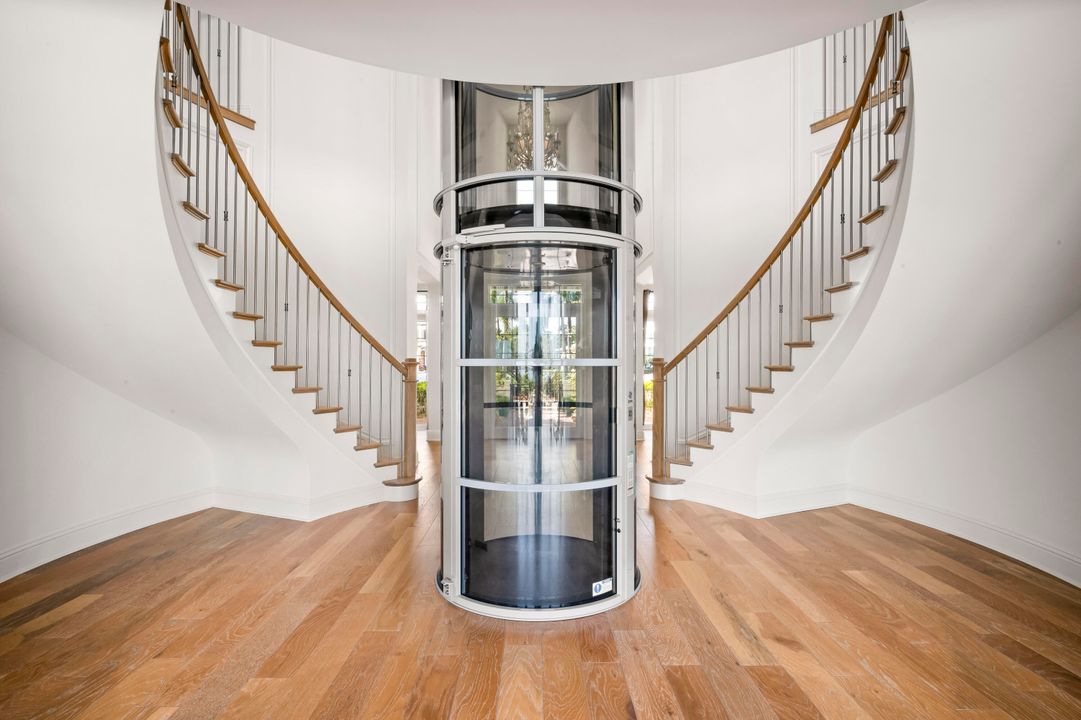 For Sale: $4,450,000 (5 beds, 7 baths, 5958 Square Feet)