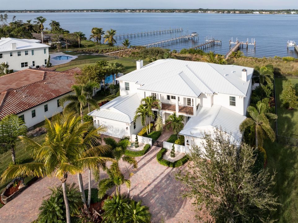 For Sale: $4,450,000 (5 beds, 7 baths, 5958 Square Feet)