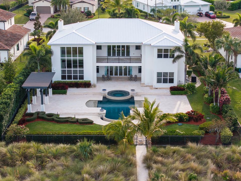 For Sale: $4,450,000 (5 beds, 7 baths, 5958 Square Feet)