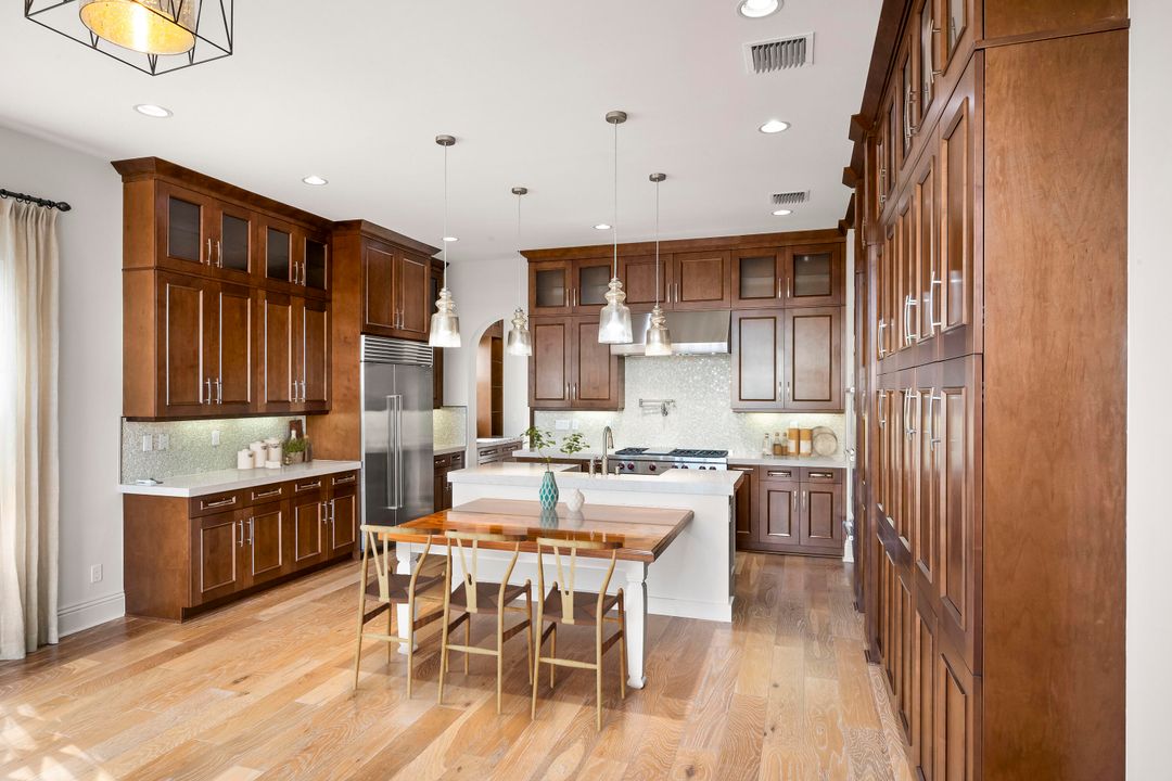 For Sale: $4,450,000 (5 beds, 7 baths, 5958 Square Feet)