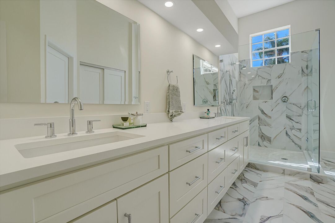 Activo con contrato: $6,400 (3 camas, 2 baños, 2006 Pies cuadrados)