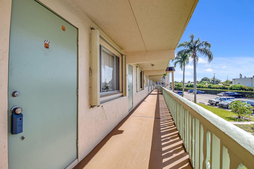 На продажу: $125,000 (2 спален, 1 ванн, 836 Квадратных фут)