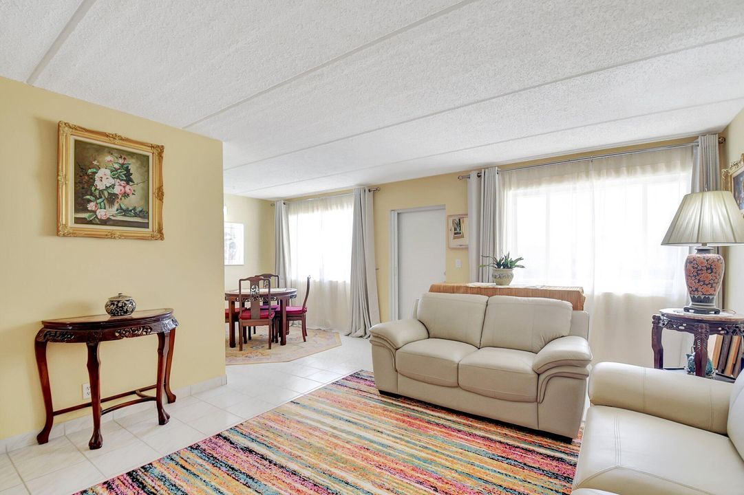 На продажу: $125,000 (2 спален, 1 ванн, 836 Квадратных фут)