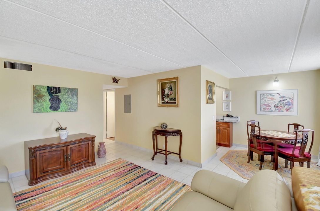 На продажу: $125,000 (2 спален, 1 ванн, 836 Квадратных фут)