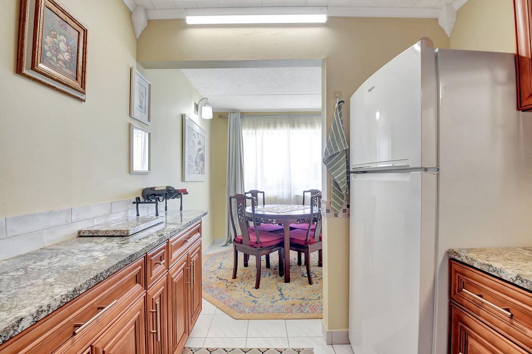 На продажу: $125,000 (2 спален, 1 ванн, 836 Квадратных фут)