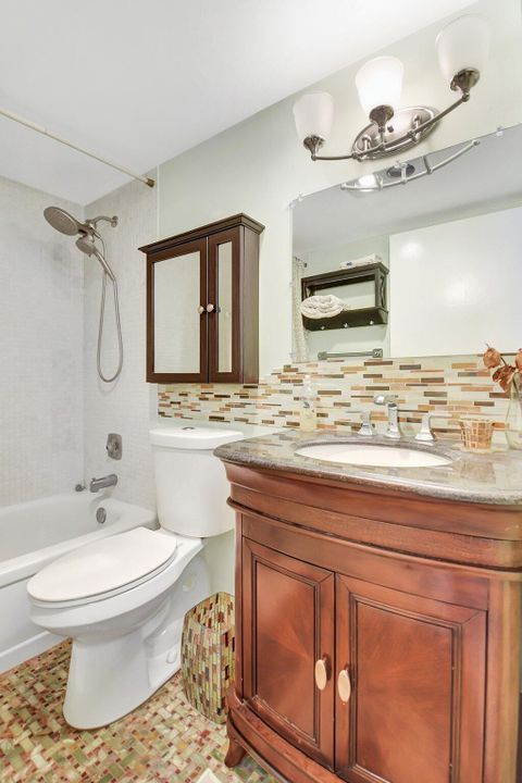 На продажу: $125,000 (2 спален, 1 ванн, 836 Квадратных фут)