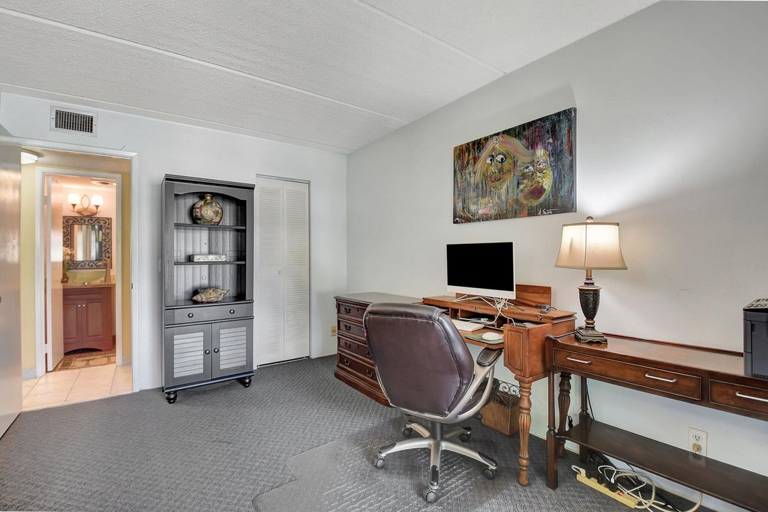 На продажу: $125,000 (2 спален, 1 ванн, 836 Квадратных фут)