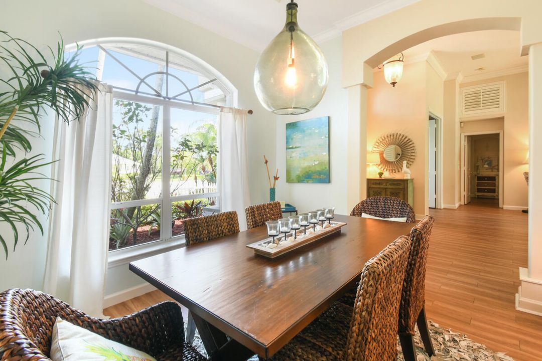 待售: $899,000 (3 贝兹, 2 浴室, 2641 平方英尺)