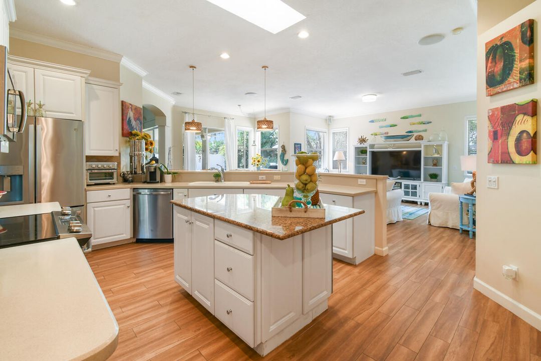 待售: $899,000 (3 贝兹, 2 浴室, 2641 平方英尺)