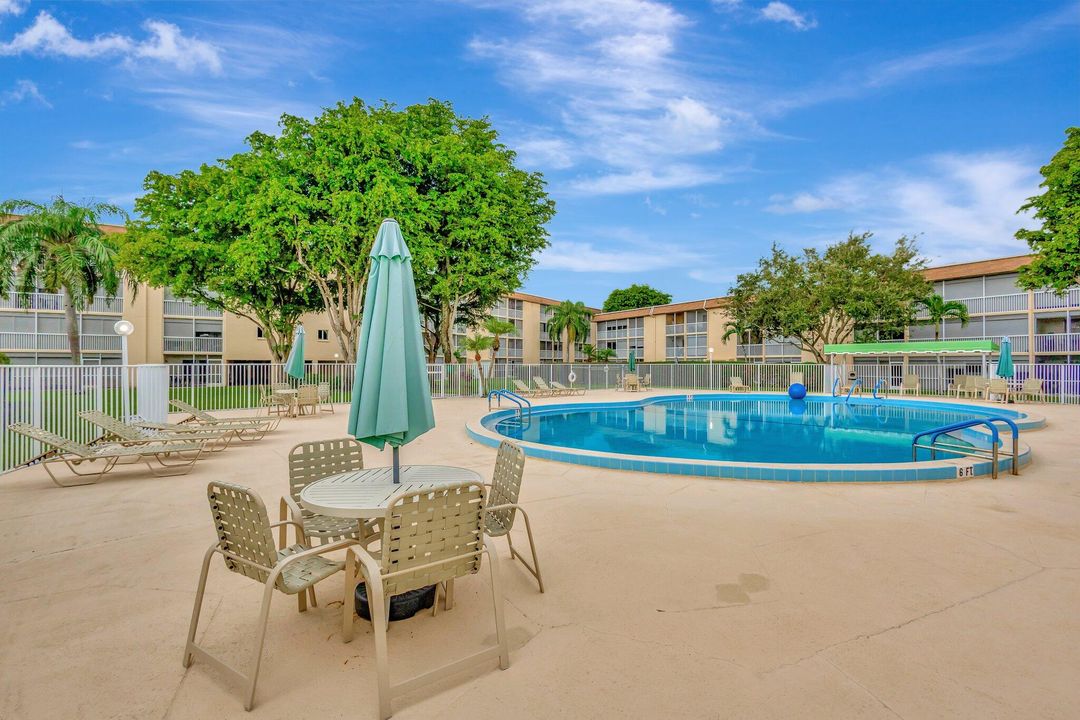 На продажу: $125,000 (2 спален, 1 ванн, 836 Квадратных фут)