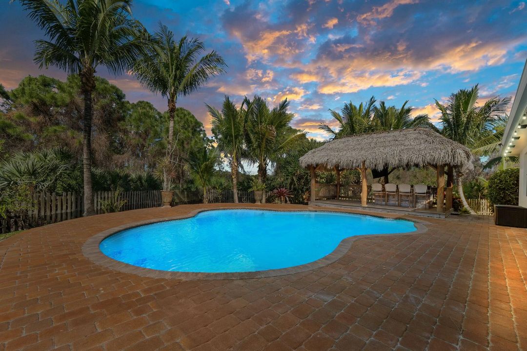 Activo con contrato: $979,000 (5 camas, 3 baños, 3012 Pies cuadrados)