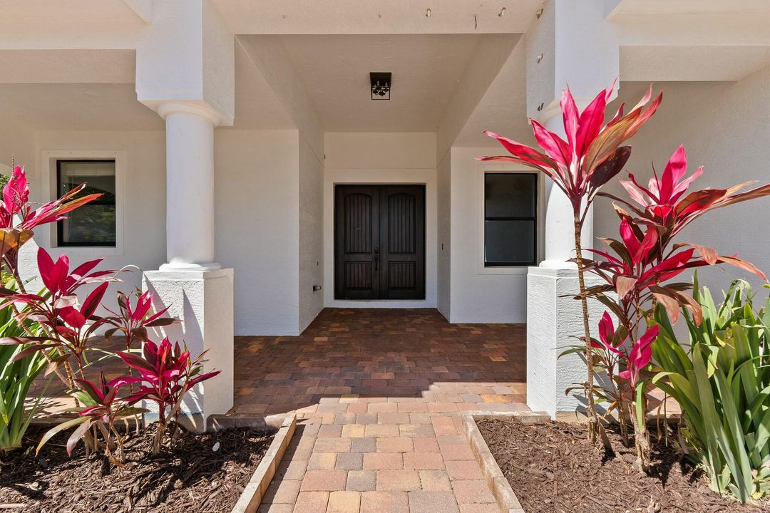 Activo con contrato: $979,000 (5 camas, 3 baños, 3012 Pies cuadrados)