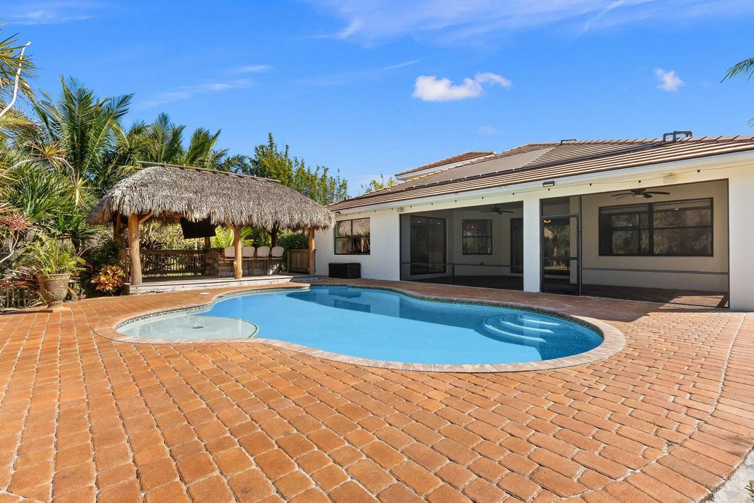 Activo con contrato: $979,000 (5 camas, 3 baños, 3012 Pies cuadrados)