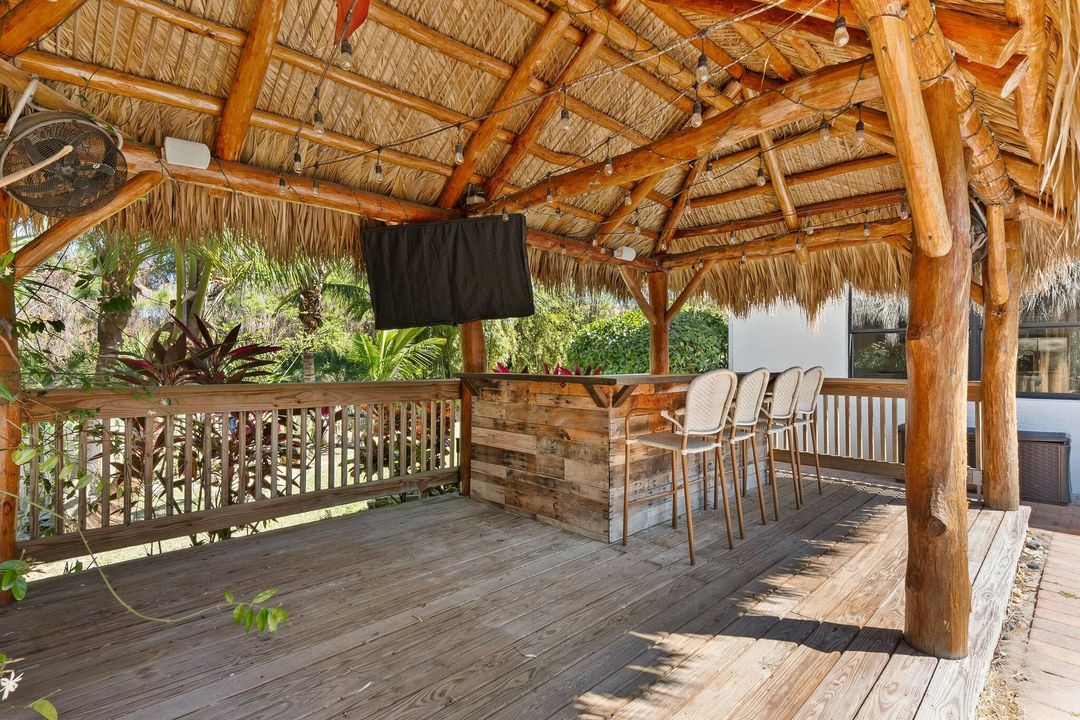 Activo con contrato: $979,000 (5 camas, 3 baños, 3012 Pies cuadrados)