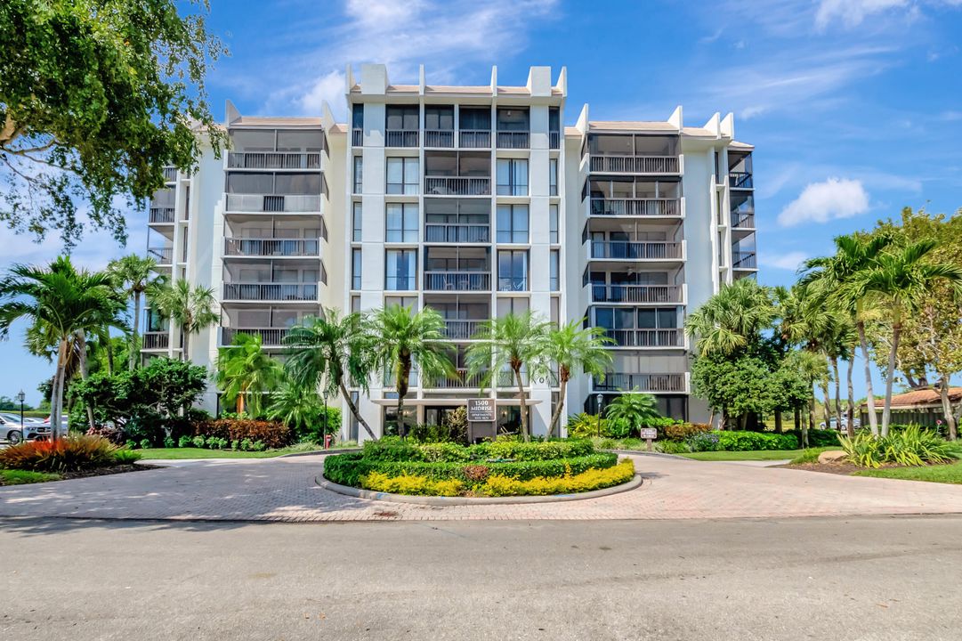 For Sale: $269,000 (2 beds, 2 baths, 1050 Square Feet)