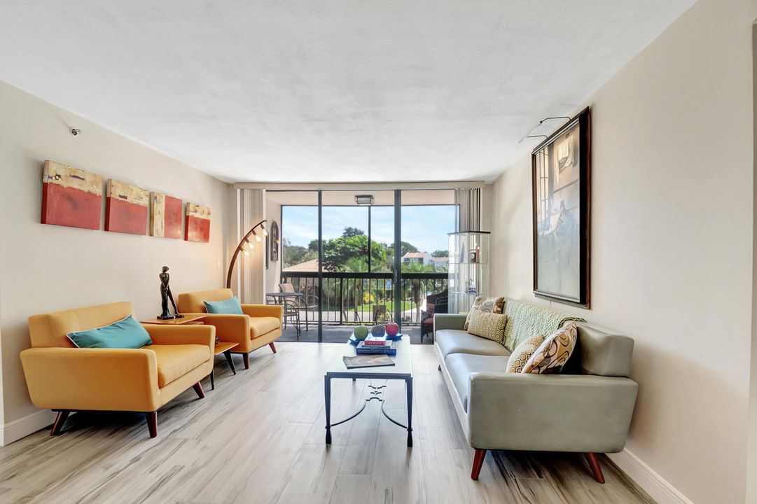 For Sale: $269,000 (2 beds, 2 baths, 1050 Square Feet)