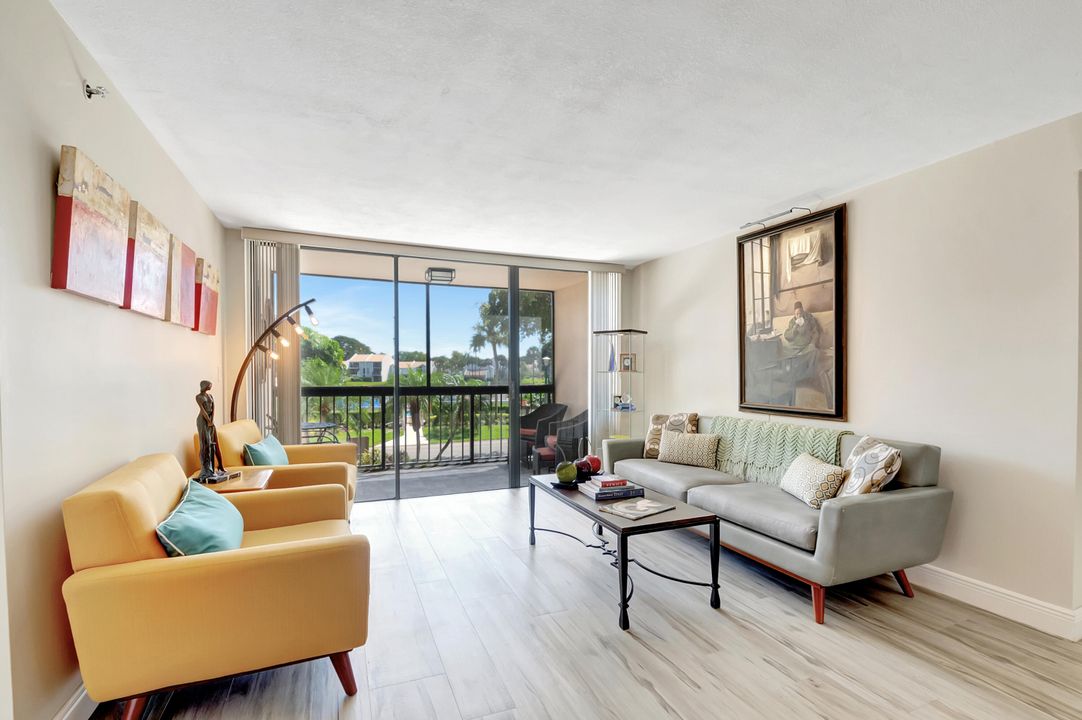 For Sale: $269,000 (2 beds, 2 baths, 1050 Square Feet)