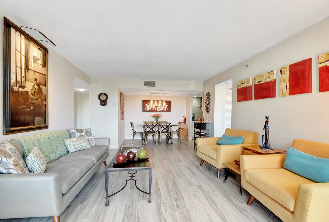 For Sale: $269,000 (2 beds, 2 baths, 1050 Square Feet)