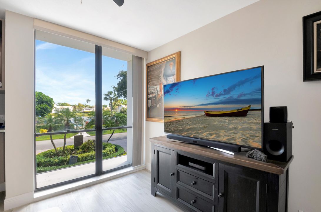 For Sale: $269,000 (2 beds, 2 baths, 1050 Square Feet)