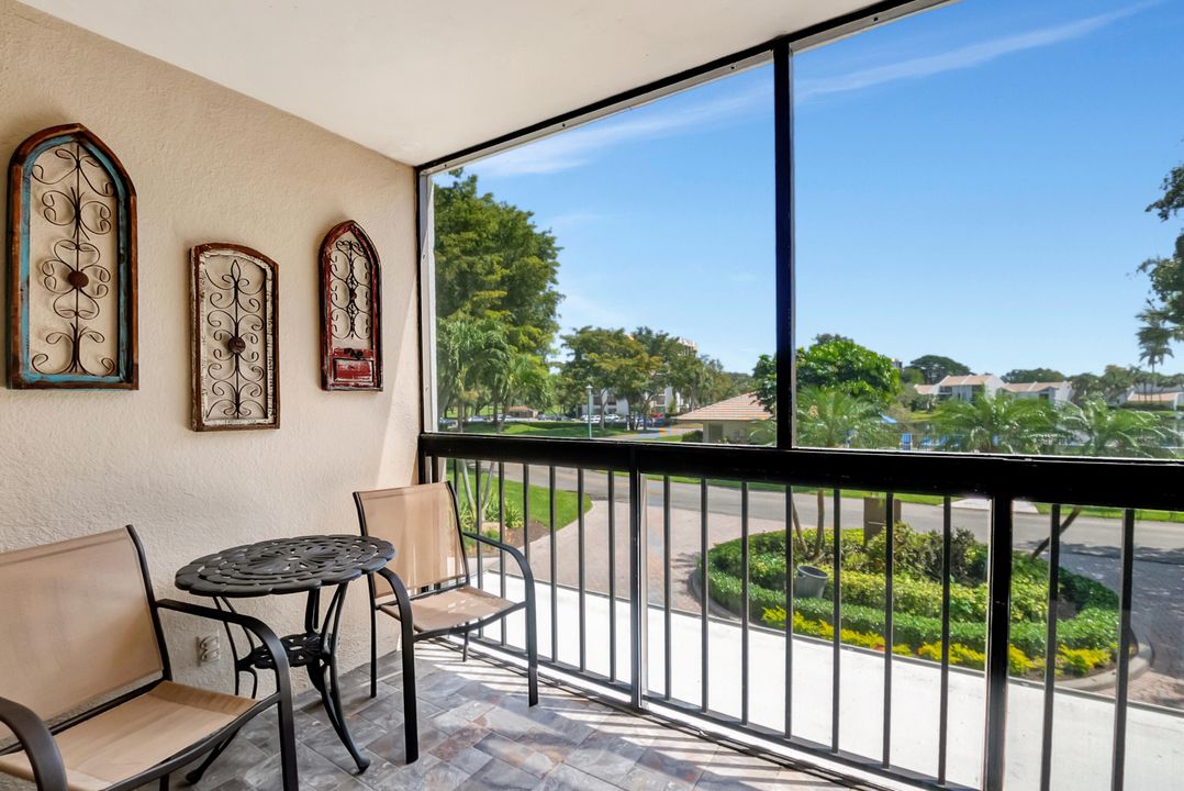 For Sale: $269,000 (2 beds, 2 baths, 1050 Square Feet)