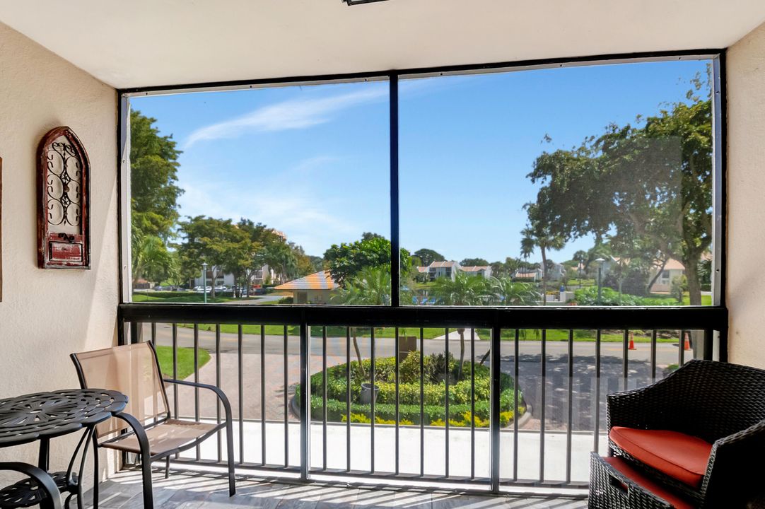 For Sale: $269,000 (2 beds, 2 baths, 1050 Square Feet)