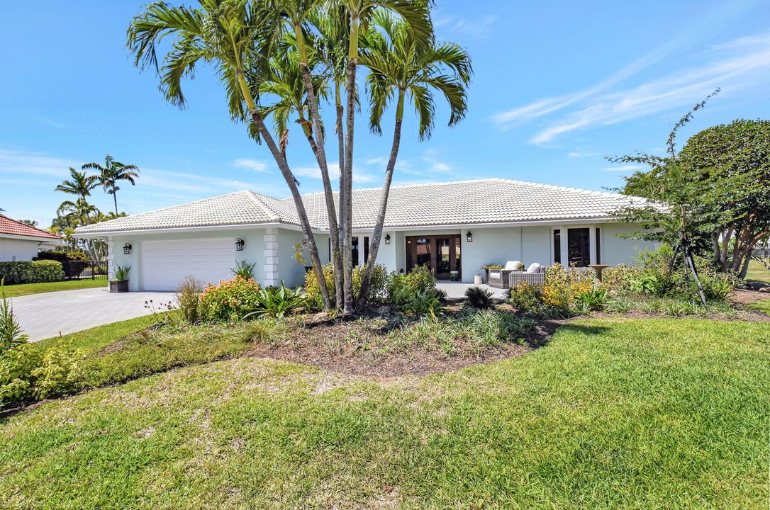 For Sale: $1,750,000 (4 beds, 3 baths, 2884 Square Feet)