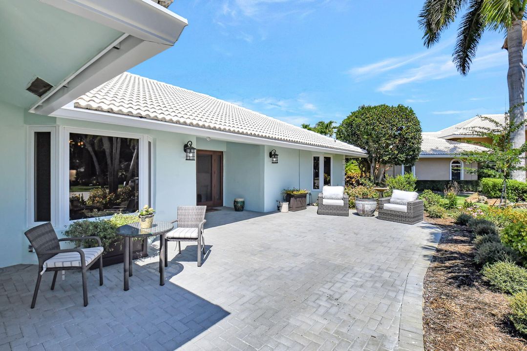 For Sale: $1,750,000 (4 beds, 3 baths, 2884 Square Feet)