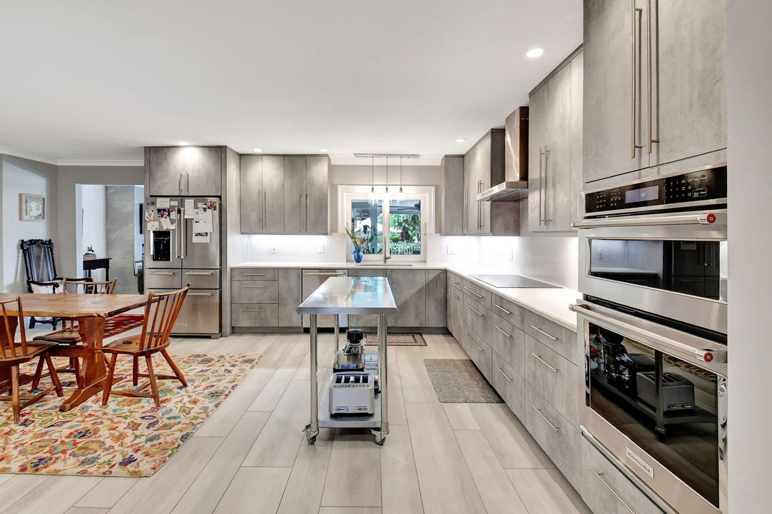 For Sale: $1,750,000 (4 beds, 3 baths, 2884 Square Feet)