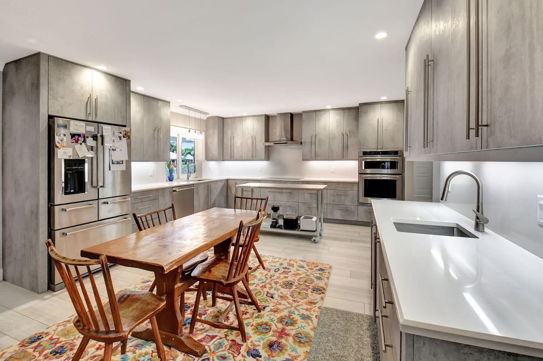 For Sale: $1,750,000 (4 beds, 3 baths, 2884 Square Feet)