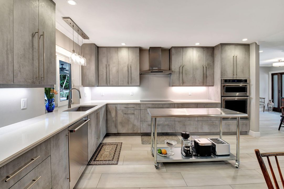 For Sale: $1,750,000 (4 beds, 3 baths, 2884 Square Feet)